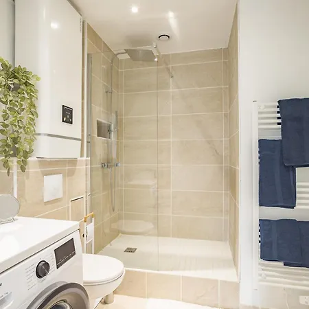 White Croco - Confort & * Troyes