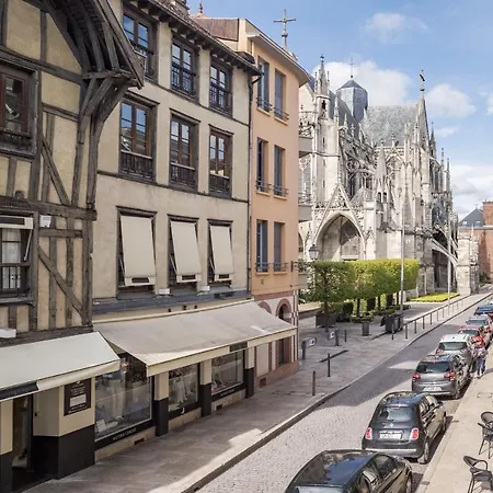 White Croco - Confort & * Troyes